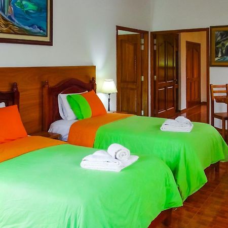 Hotel Twin Galapagos ปูแอร์โตอาโยรา ภายนอก รูปภาพ