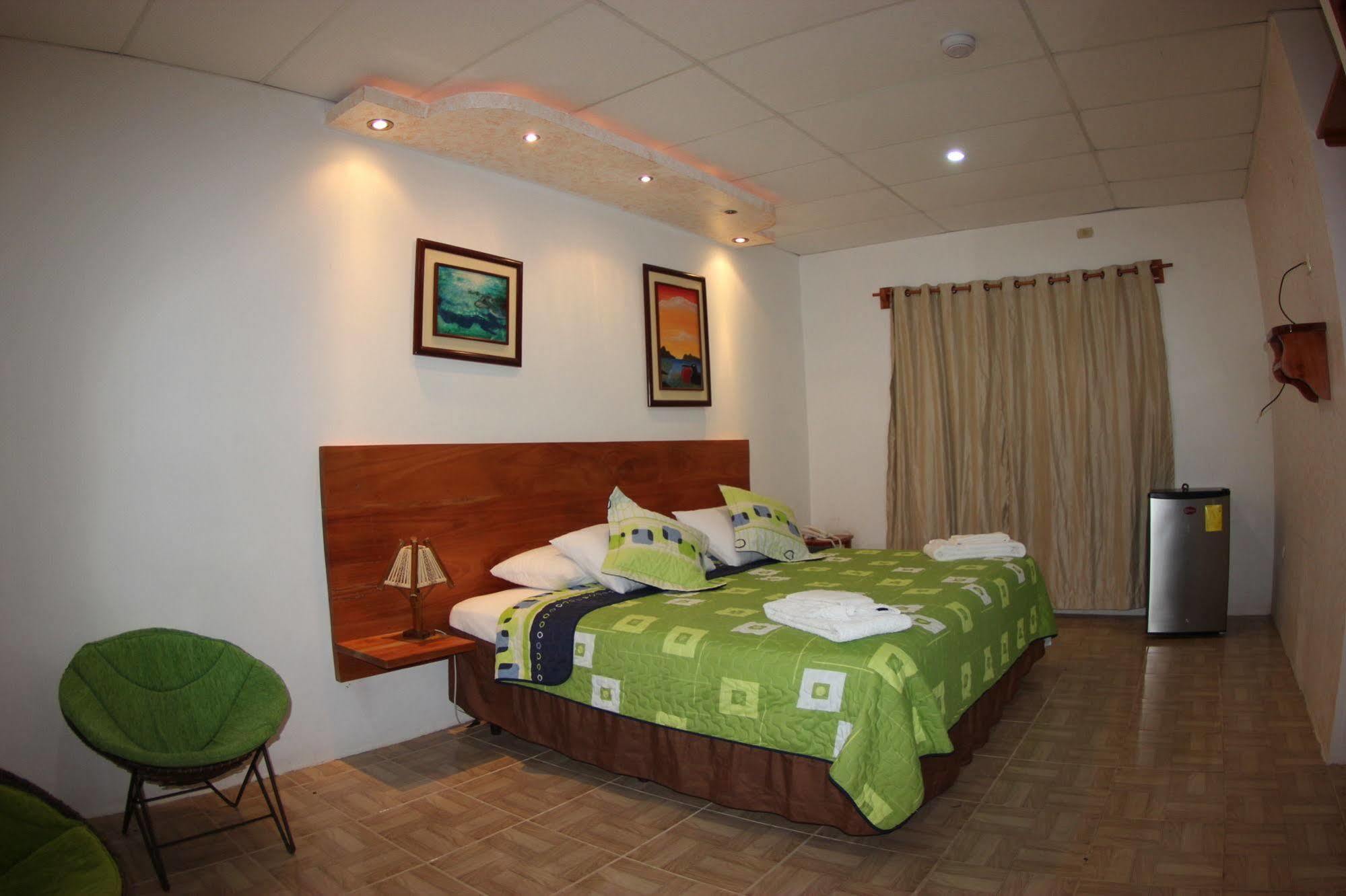 Hotel Twin Galapagos ปูแอร์โตอาโยรา ภายนอก รูปภาพ