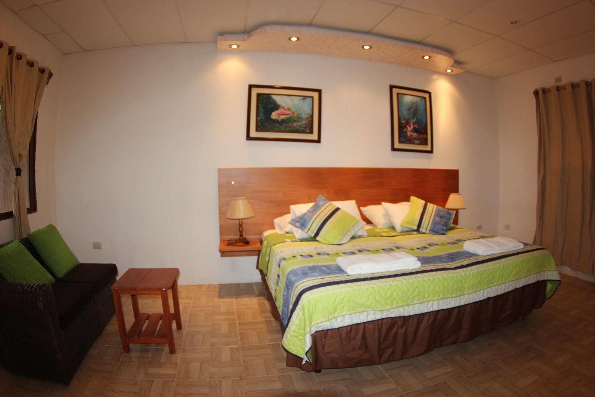 Hotel Twin Galapagos ปูแอร์โตอาโยรา ภายนอก รูปภาพ