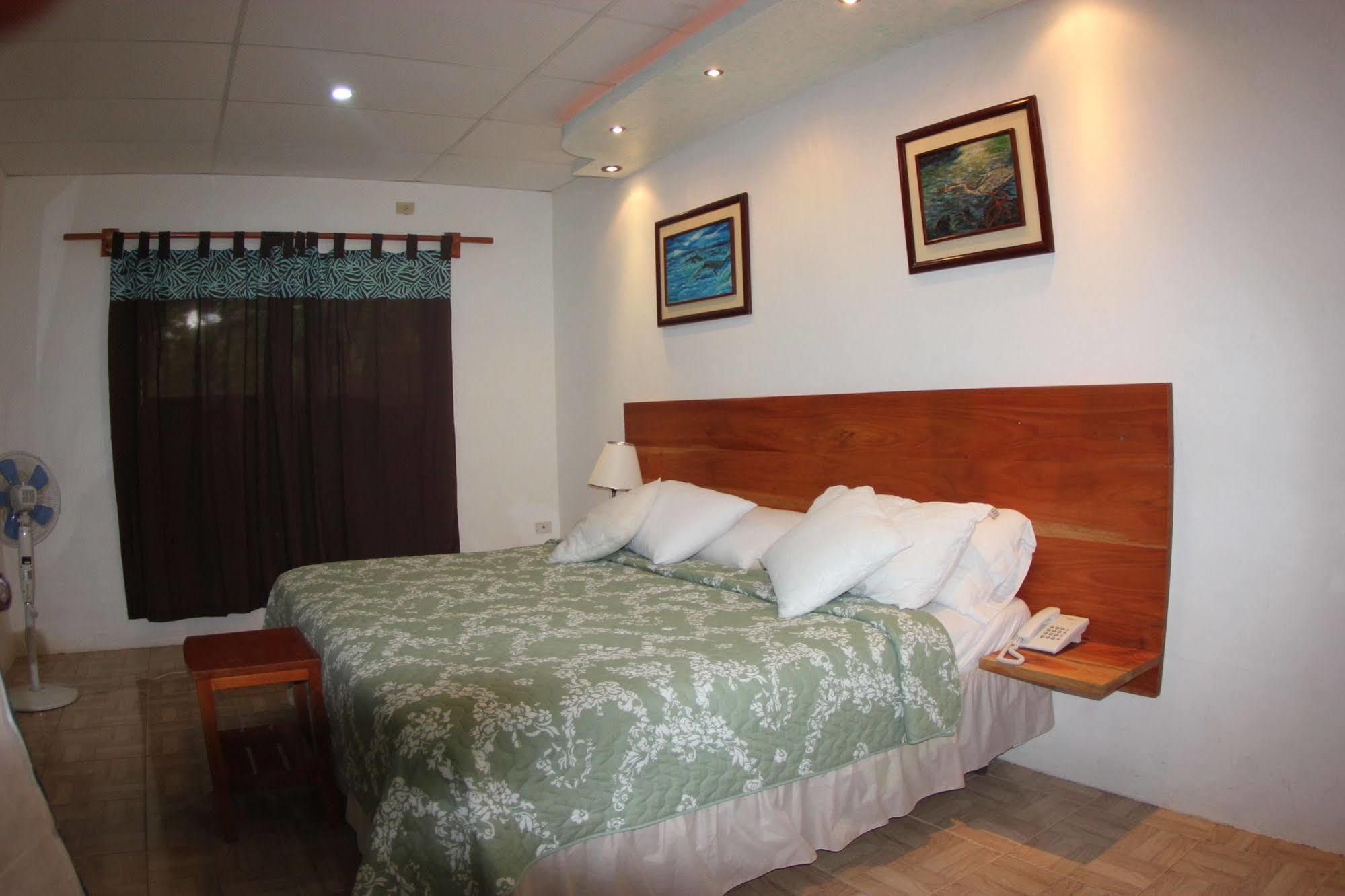 Hotel Twin Galapagos ปูแอร์โตอาโยรา ภายนอก รูปภาพ
