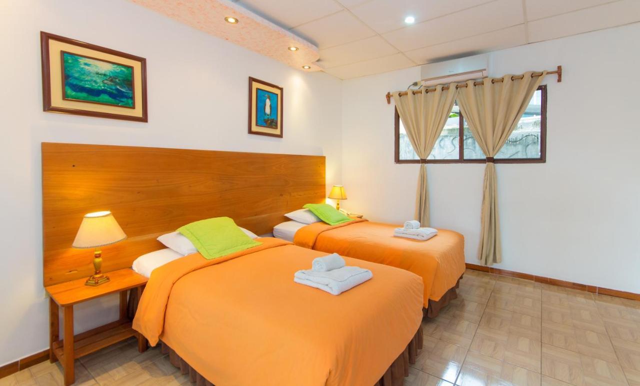 Hotel Twin Galapagos ปูแอร์โตอาโยรา ภายนอก รูปภาพ