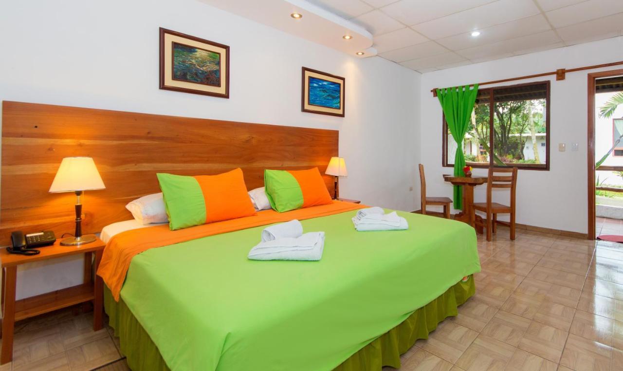 Hotel Twin Galapagos ปูแอร์โตอาโยรา ภายนอก รูปภาพ