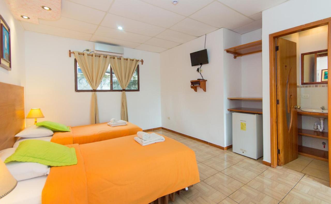 Hotel Twin Galapagos ปูแอร์โตอาโยรา ภายนอก รูปภาพ